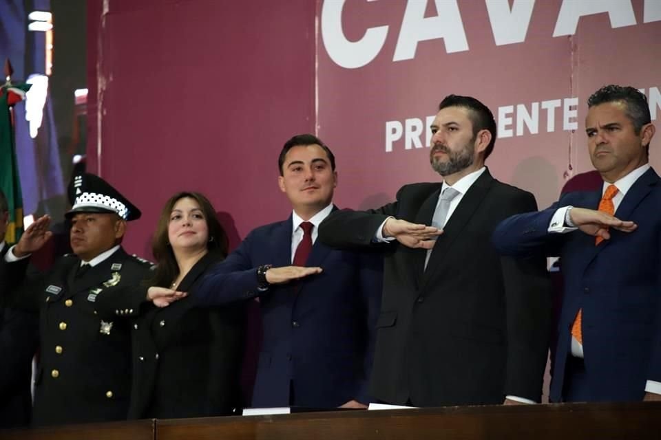 El nuevo Alcalde, Manuel Guerra, de Morena, le dio el nombramiento en la primera sesión de Cabildo.