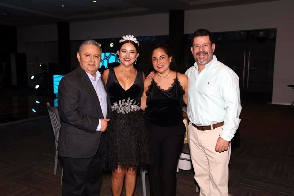 Óscar Manuel Garza Tamez, Diamantina Salazar de Garza, Cecilia Flores y Horacio Pérez