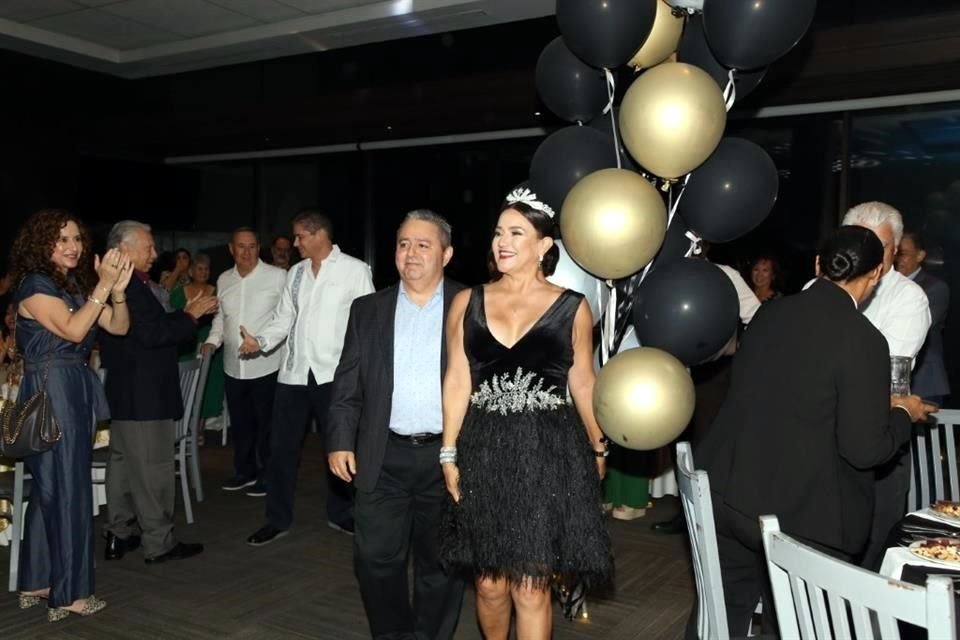 Óscar Manuel Garza Tamez y Diamantina Salazar de Garza