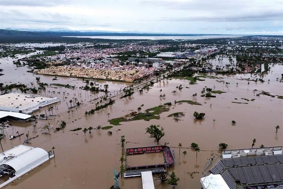 En Guerrero, tras el paso del huracán 'John' se generaron graves inundaciones y afectaciones a la infraestructura privada y pública, entre ésta, la escolar. 