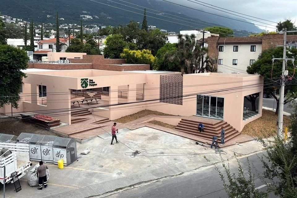 Las oficinas de San Pedro Parques se ubican sobre la Avenida Alfonso Reyes, en el edificio que antes ocupó Correos de México.