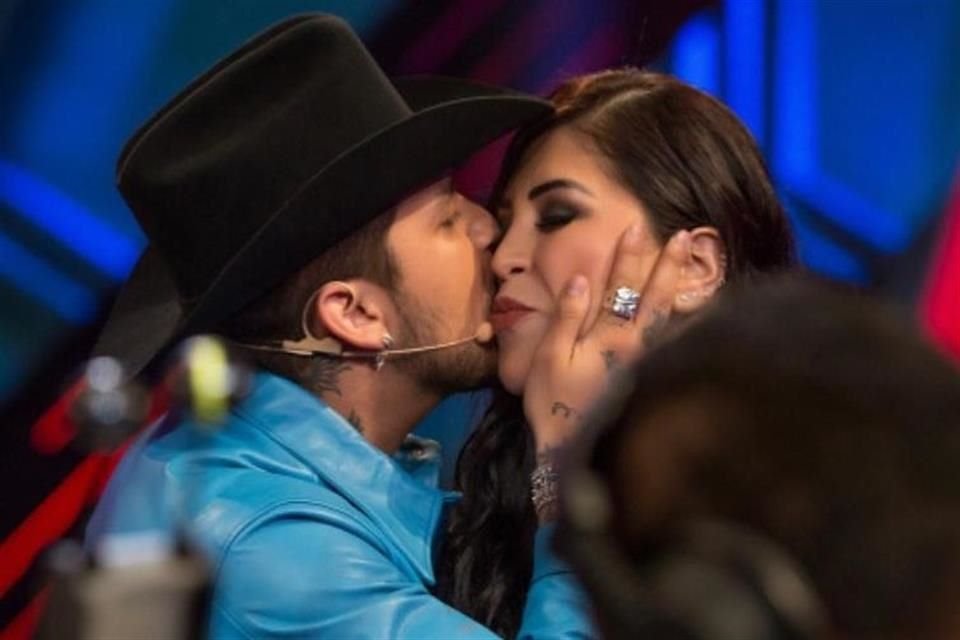 La mamá de Christian Nodal, Cristy, lanzó un mensaje a Pepe Aguilar tras la hospitalización de su hijo.