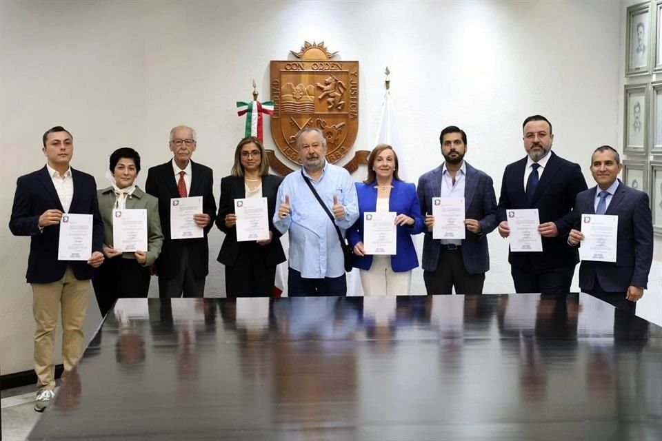 El Alcalde Mauricio Fernández tomó protesta a los nuevos Secretarios de San Pedro.