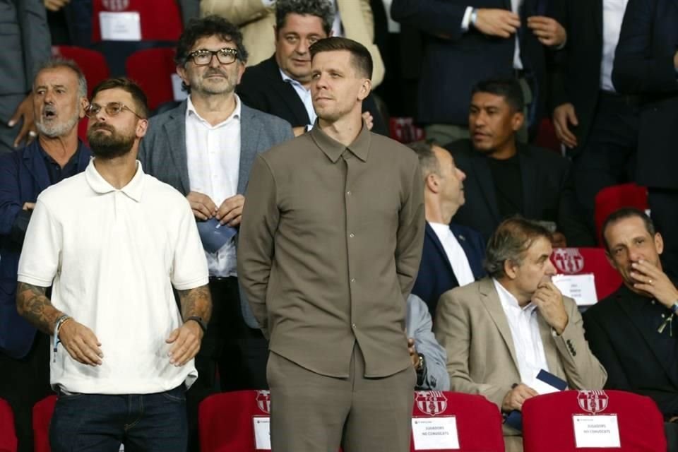 El polaco estuvo presente en el estadio durante la victoria del Barcelona sobre el Young Boys.