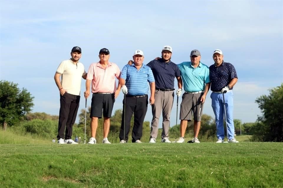 Arnoldo Maldonado, Chuy Mauricio, César Urtuzuaztiki, Sergio Chavira, Alán Maldonado y Armando Maldonado