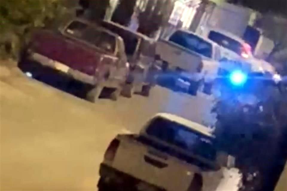 Los presuntos delincuentes agredieron a balazos a los policías, dejando a un uniformado lesionado.