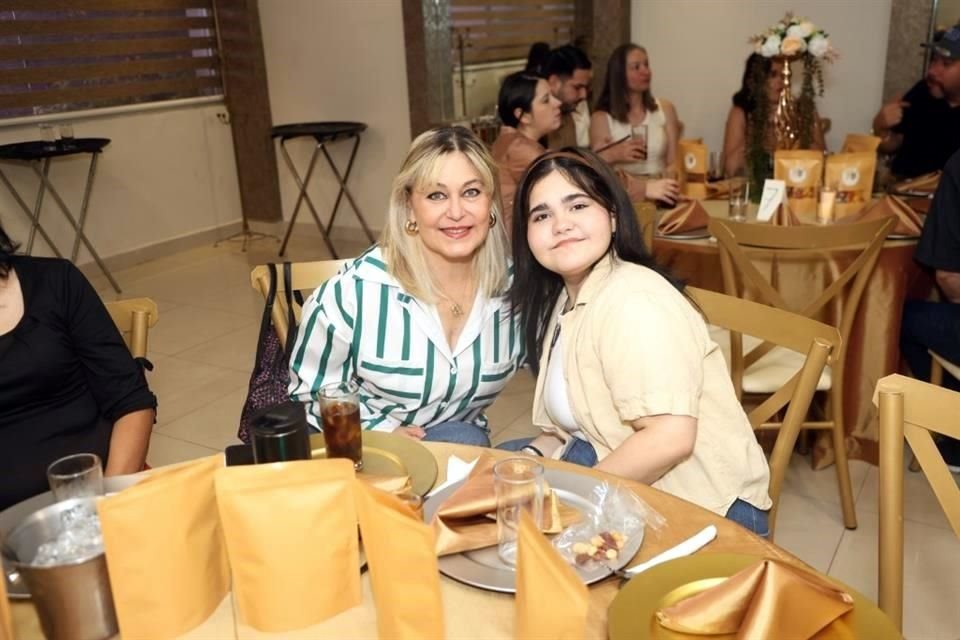 Brenda Garza y Renata Garza