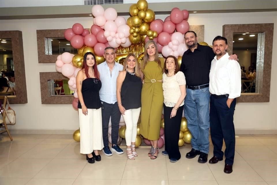 Alexa Garza, Arturo Garza, Maribel Galindo, Tania Galindo, María Cecilia Guajardo de Galindo, Juan Enrique Galindo y Arturo Sosa