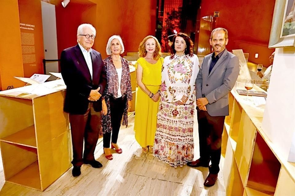 Alfonso González Migoya, Tere Elizondo de González Migoya, Carmen Junco, Tayiana Pimentel y Henoc de Santiago