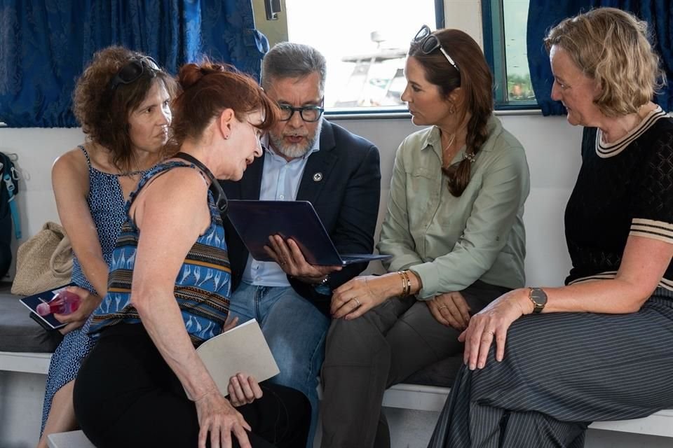 La monarca, de 52 años, inició su itinerario en la ciudad de Manaos, comenzando con una visita al Museo Amazónico MUSA.