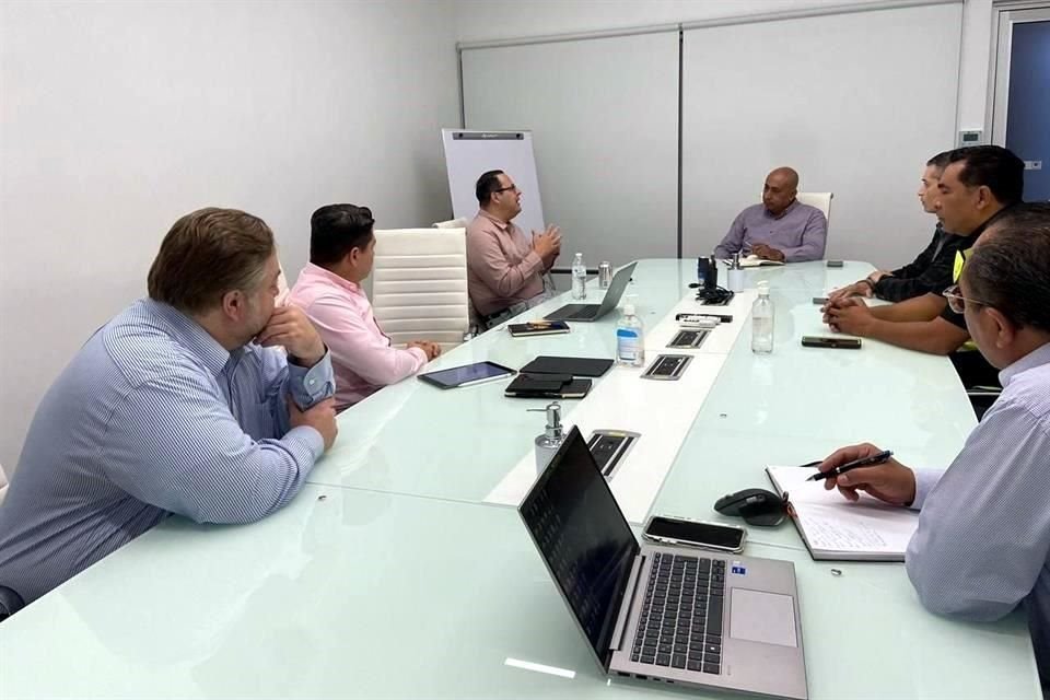 El encuentro lo encabezaron el Secretario municipal, Roberto Farías García, y el Director de Operación y Mantenimiento de CAMS, Luis Hernández.
