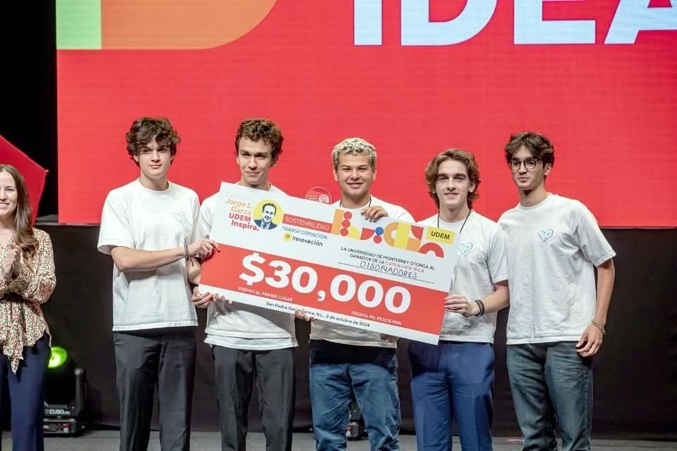 Equipo Disoñadores, ganador de la categoría IDEA.