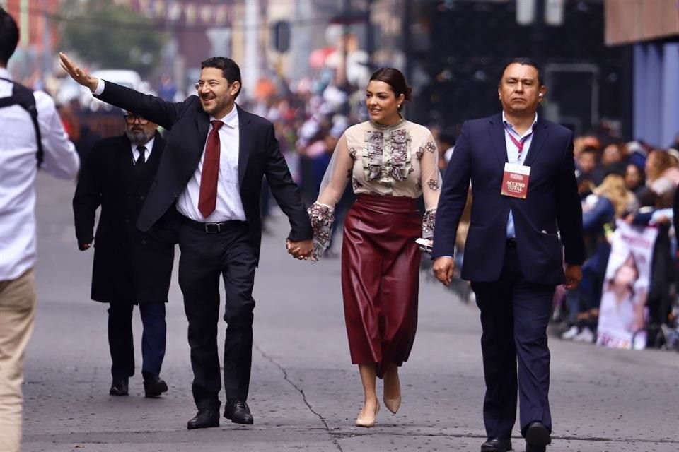 Rindió protesta ante el Pleno del Congreso y en compañía del Jefe de Gobierno saliente, Martí Batres, y la Presidenta del País, Claudia Sheinbaum. 