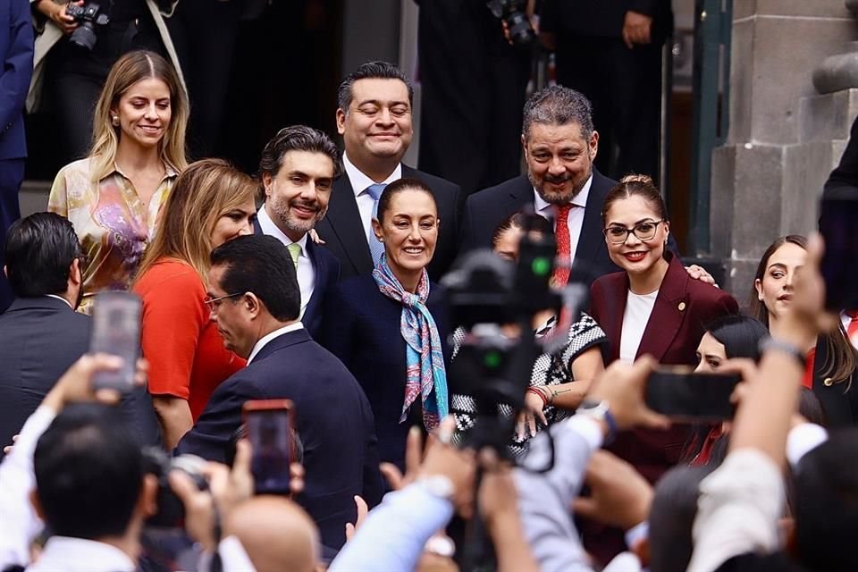 La Presidenta llegó minutos antes de que Clara Brugada tomara protesta y no escuchó los mensajes del resto de las bancadas.