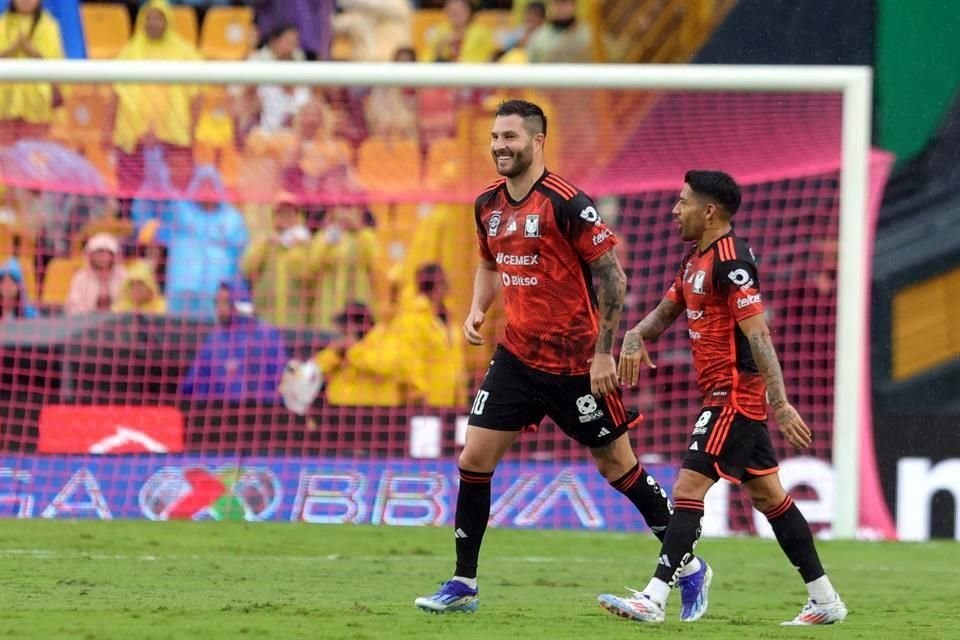 El francés se mostró feliz tras marcar su quinto gol del torneo.