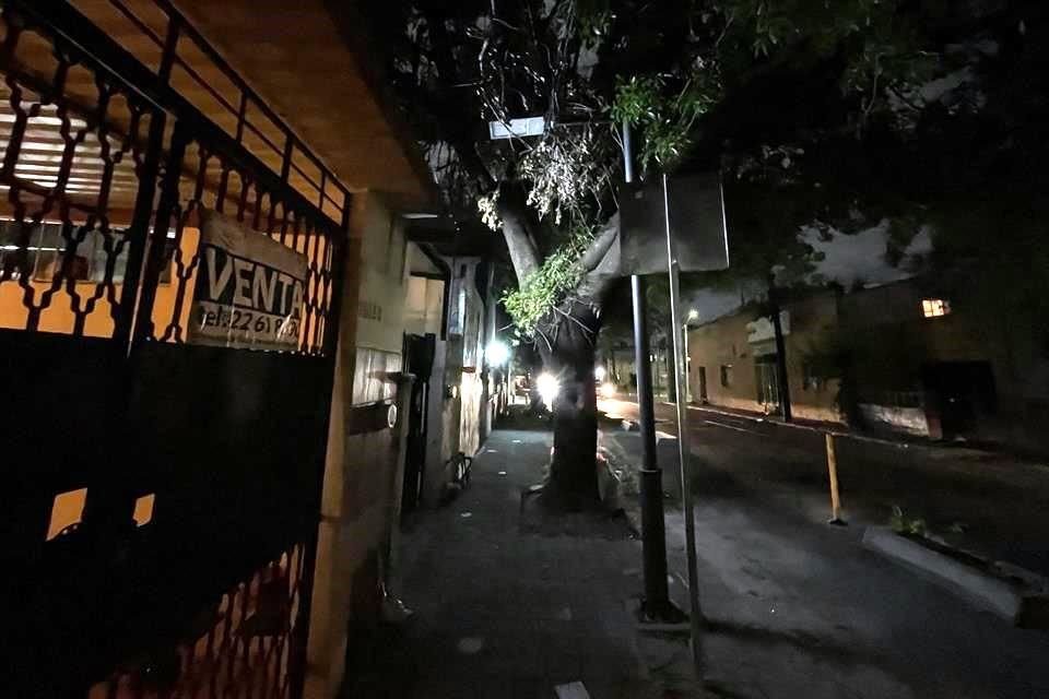 A pesar de que instalaron lámparas nuevas sobre todo el tramo, vecinos de Aramberri se quejan de que falta iluminación