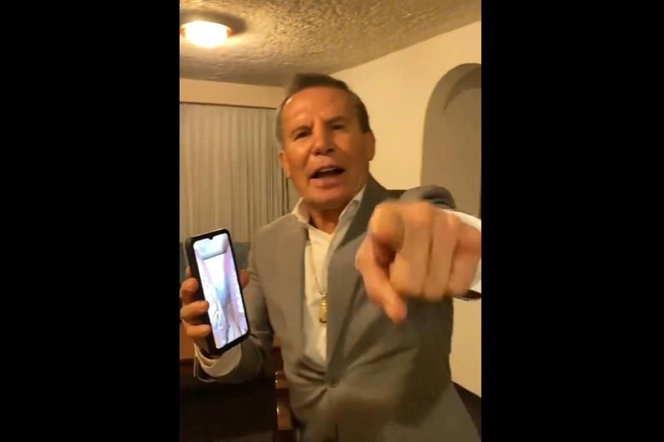 Julio César Chávez lamentó que su hijo no haya podido subir al cuadrilátero y arremetió contra el que sería su rival y su entrenador.