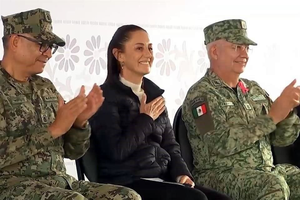 La Presidenta Claudia Sheinabum, acompañada por los titulares de Sedena y Marina, en el arranque del proyecto en Hidalgo.