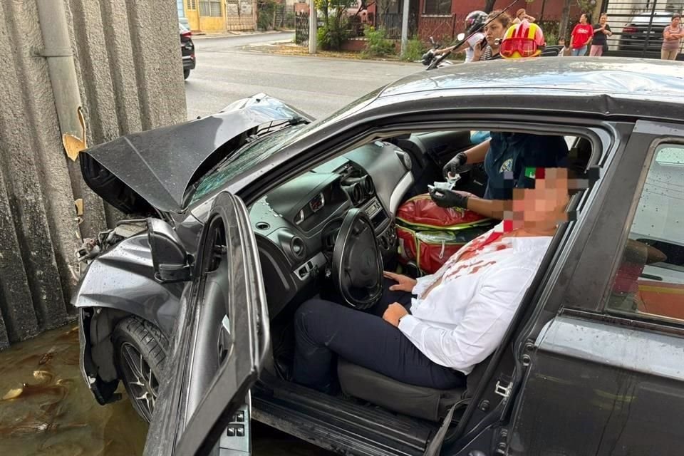 El accidente fue reportado a las 08:13 horas, en Avenida Aztlán y la calle Monte Albán, informó Protección Civil municipal.