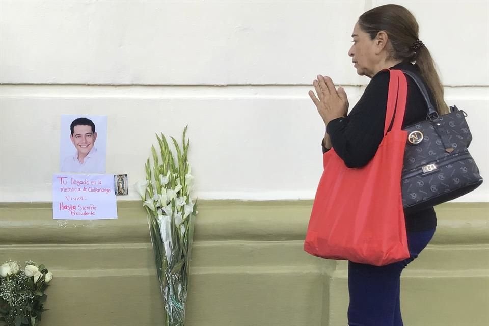 Se prevé que el cuerpo de Arcos Catalán sea sepultado esta tarde en el panteón municipal.