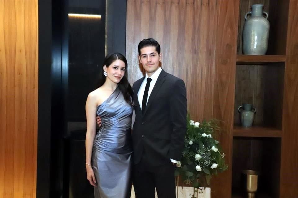 Claudia Reyes y Adrián González