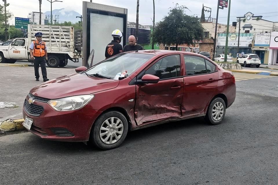 El accidente fue reportado a las 13:10 horas, en el cruce de Calzada Madero y Porfirio Díaz.