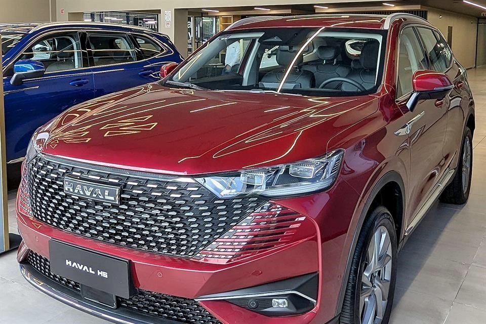 Haval H6 HEV Cherry Red.