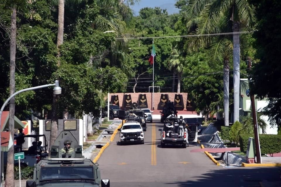 La zona militar fue blindada ante el arribo del Secretario.