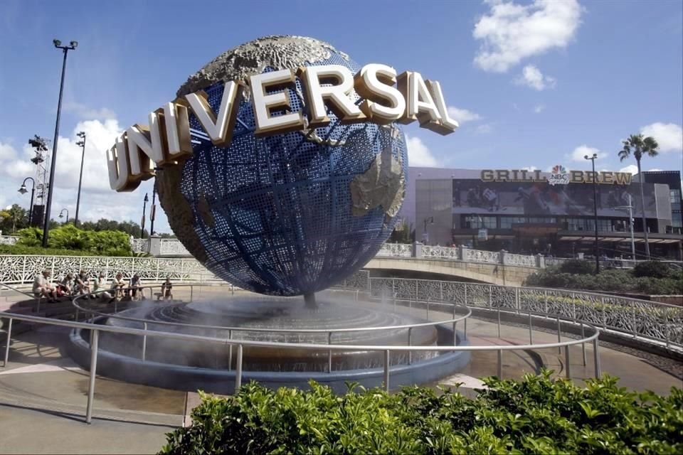 Por su parte, Universal Studios Florida, Islands of Adventure y Universal CityWalk cerrarán este miércoles a partir de las 14:00 horas.