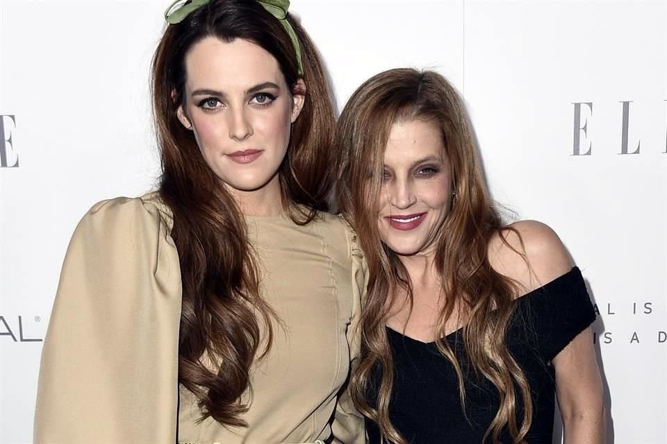 La actriz Riley Keough fue quien terminó el polémico y tan esperado libro de memorias de su madre, Lisa Marie Presley, recién editado.