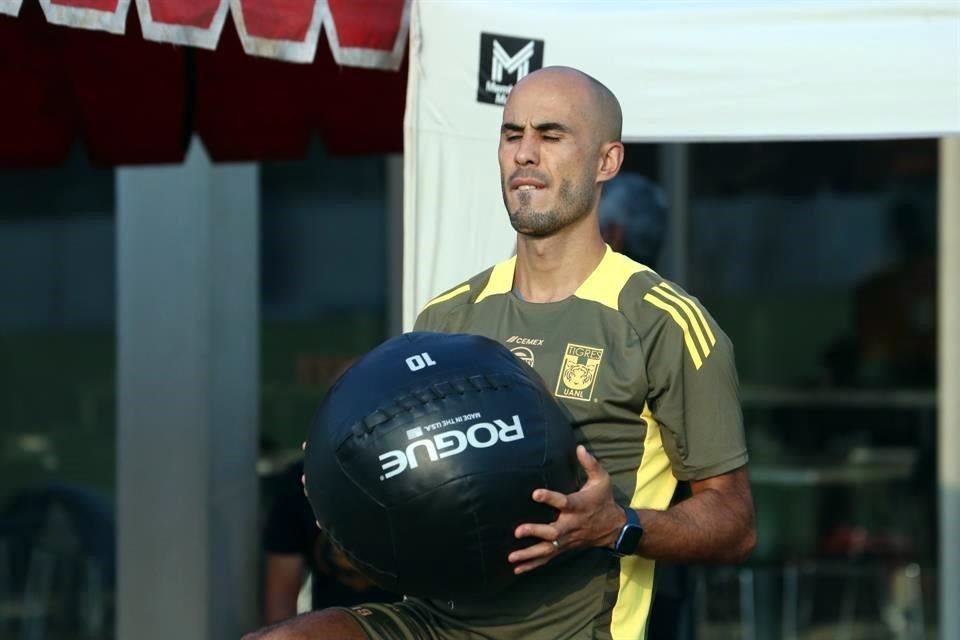 Guido Pizarro presenta un edema muscular en su muslo derecho.