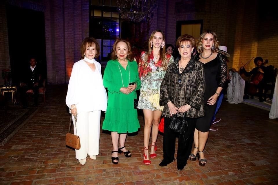 Adriana Tijerina, Aurora Cantú de Cagnasso, Karla Flores de Cagnasso, Graciela Flores de Tancredi y Graciela Tancredi de Flores