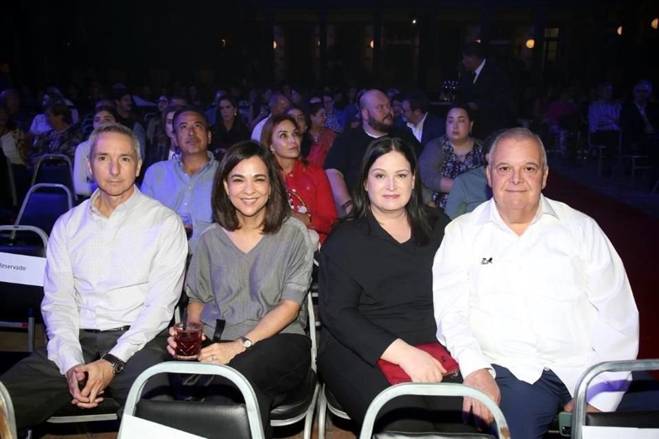 Sergio Salinas, Mónica López de Salinas, Martha García de Barragán y Juan Barragán