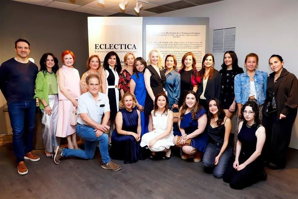 Alumnos del Estudio de Arte Nancy Guzmán que presentaron su exposición colectiva 'Ecléctica. Formas Únicas en Diversidad Creativa'