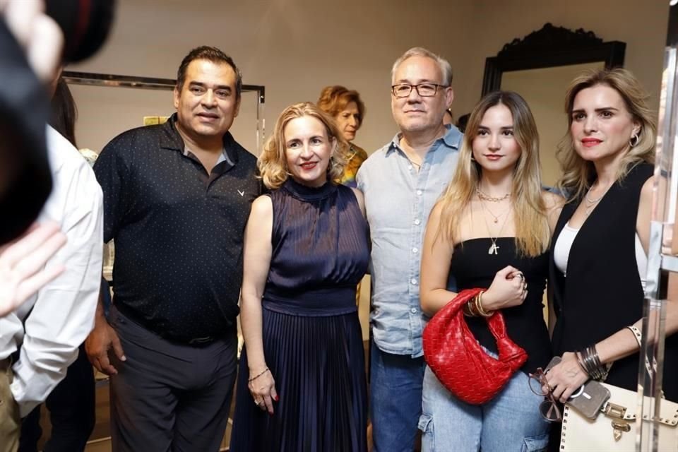 Rolando González, Adriana Mascareñas, Eduardo Cavazos, Andrea Cavazos y Dina Iglesias