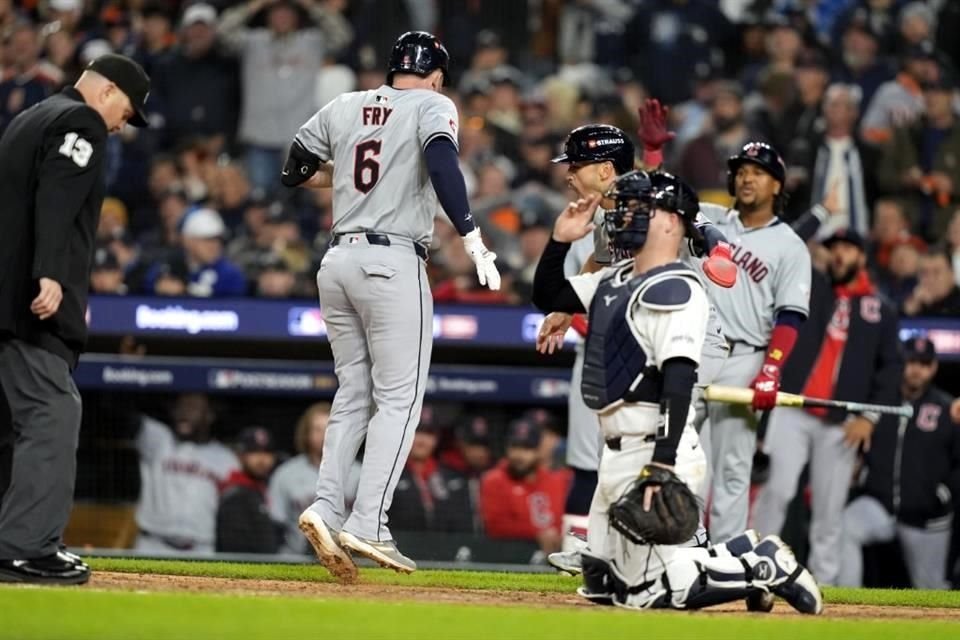 David Fry fue pieza clave en la ofensiva de Cleveland y ahora la serie está empatada 2-2.