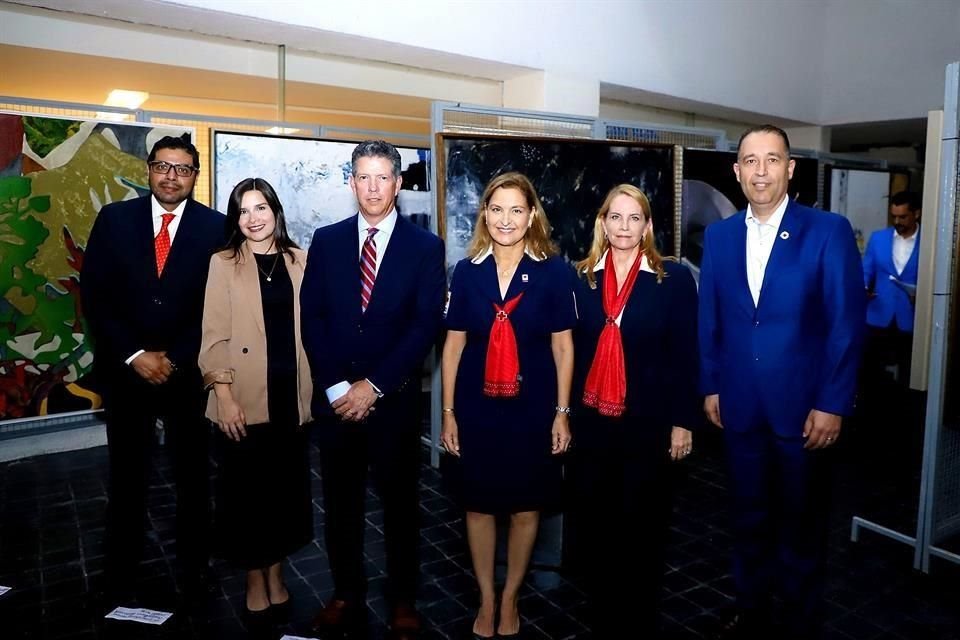 Israel Chorley, Diana Mendía, Carlos García, Nelva Ramírez de Garza, Mary Carmen Herrera de la Torre y Rogelio Ayala
