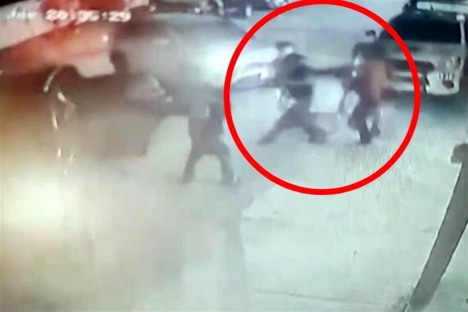 El oficial asignado como chofer del director de Seguridad Pública de Montemorelos fue sacado de su casa por un grupo armado.