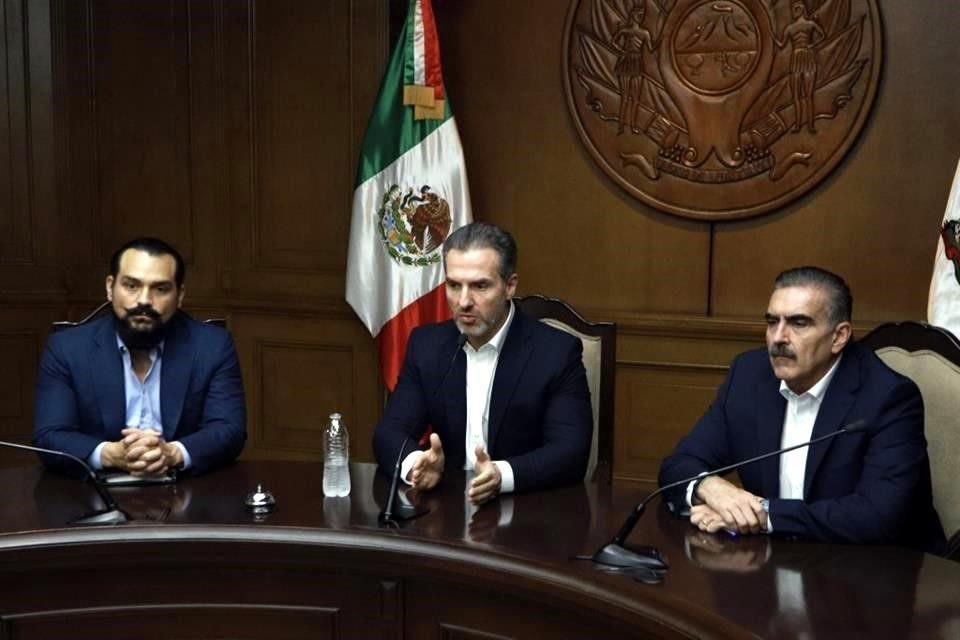 Adrián de la Garza explicó que, aunque no está en contra de ese tipo de obras, se analizará si son viables o de lo contrario, se retirarán.