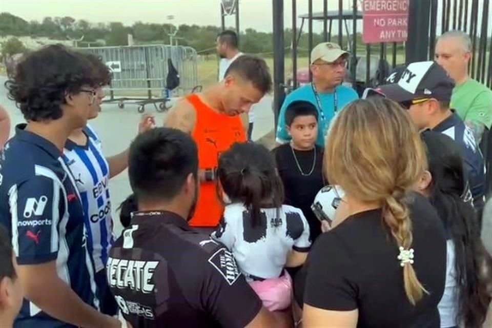 Rayados entrenó en una de las canchas aledañas al estadio de los San Antonio Scorpions.