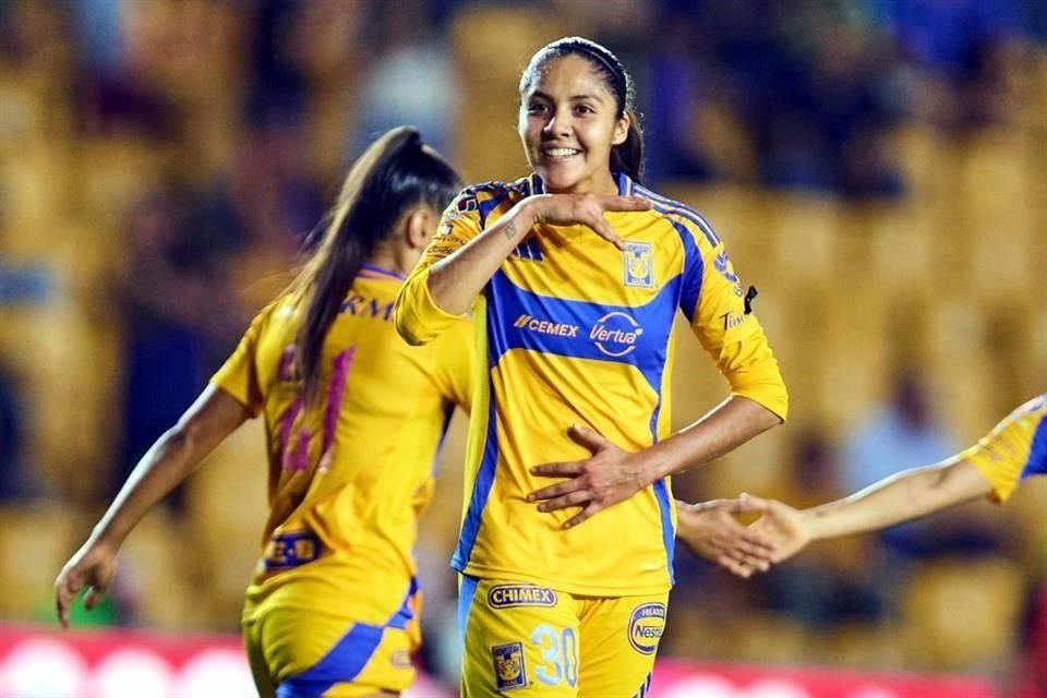 Con un potente disparo desde fuera del área, Alison González anotó el quinto gol de las auriazules.