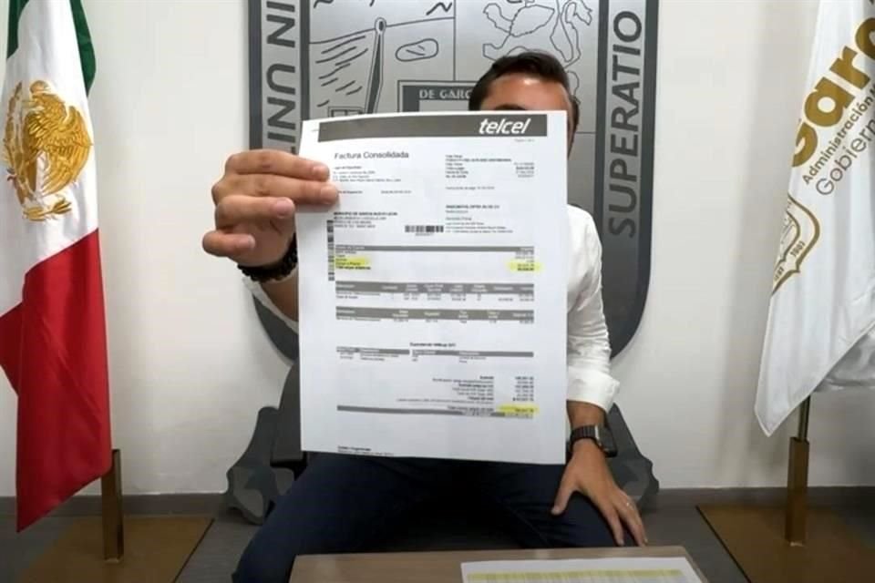 Manuel Guerra Cavazos, Alcalde de García, denunció que ex funcionarios municipales se llevaron los teléfonos a sus casas con todo y el plan de datos.