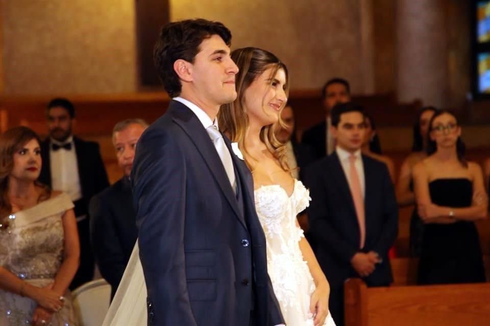Adrián Eugenio Mijares Guerra y Ennia Gabriela Vanegas García