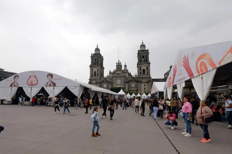 Usuarios lamentan que, de nueva cuenta, la FILZ se haya convertido en un foro propagadístico de la llamada '4T'.