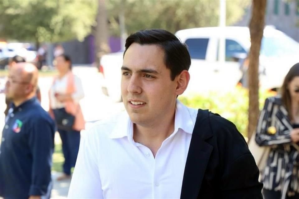 El Alcalde de Apodaca César Garza Arredondo.