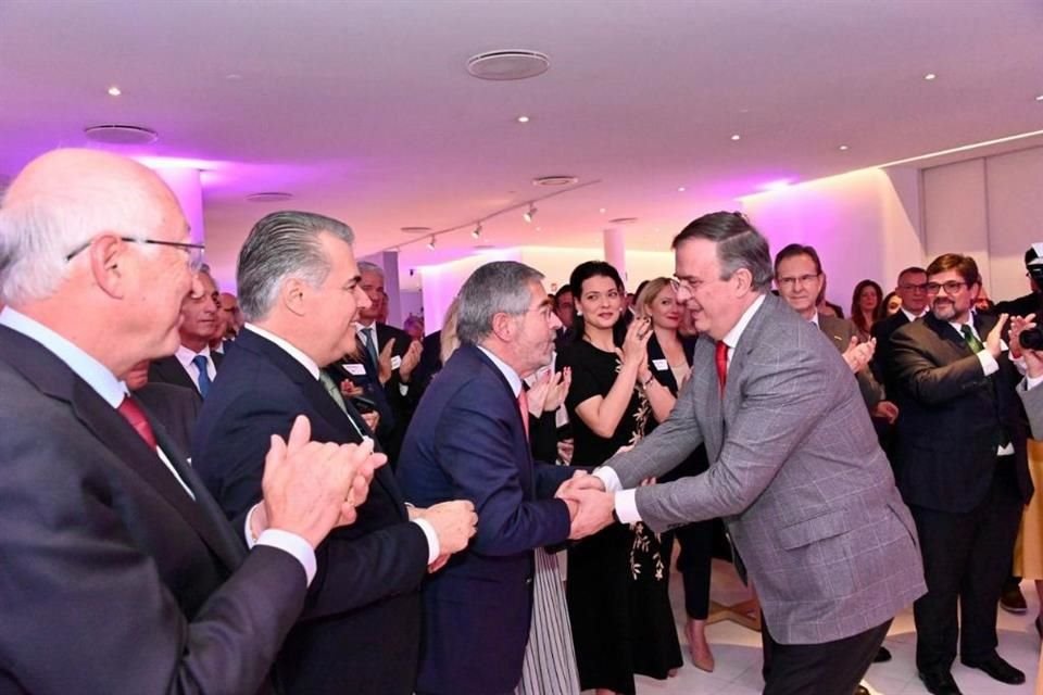 En la reunión participaron empresarios como Carlos Slim Domit y Blanca Treviño.