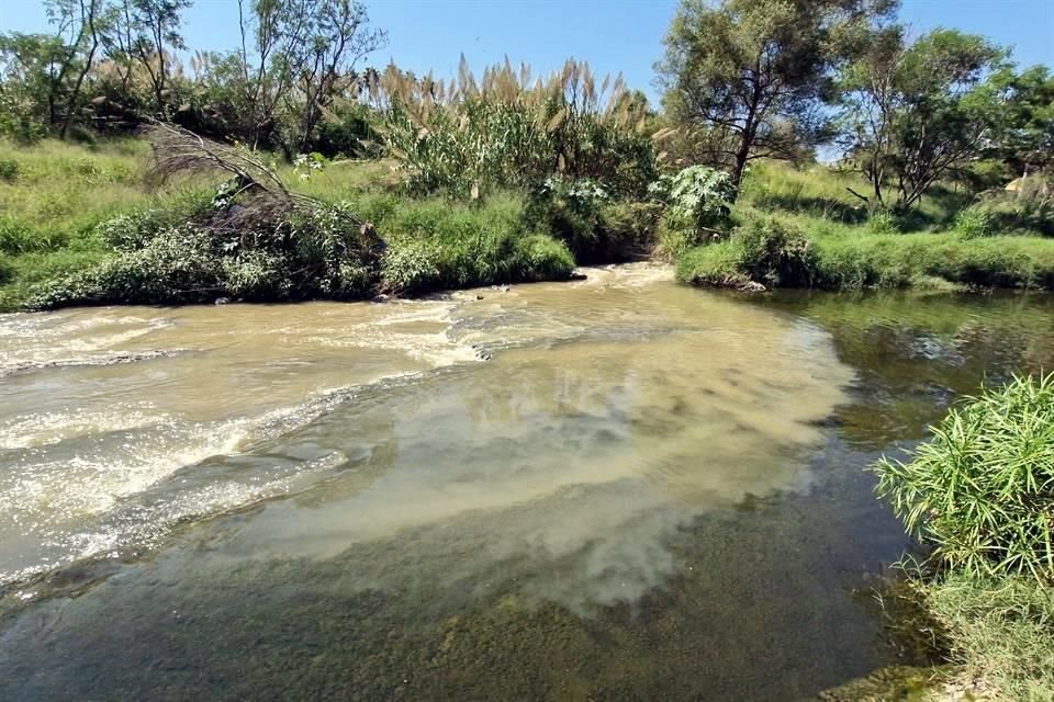 AyD prometió solucionar en esta semana la descarga al Río Santa Catarina.