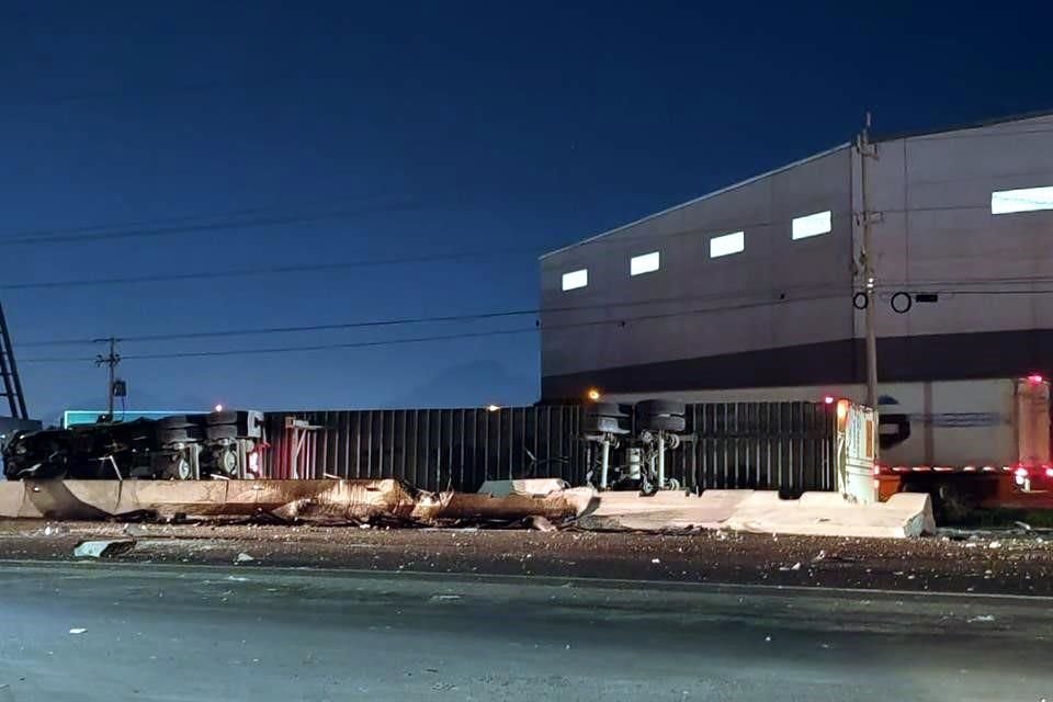 El percance se registró a las 02:34 horas en la Carretera libre Monterrey-Laredo.
