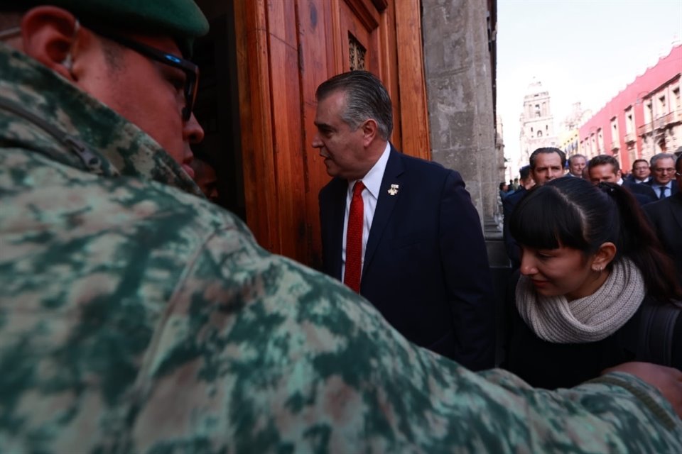 Empresarios entraron a Palacio Nacional por la puerta 3 de la calle de Moneda.