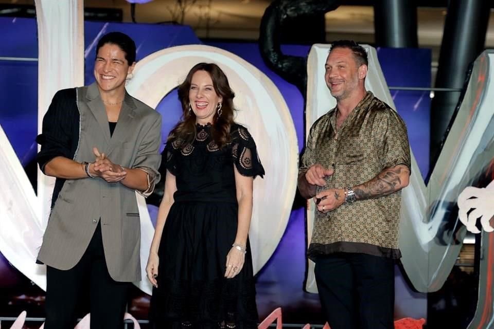 La directora Kelly Marcel, y los actores Tom Hardy y Cristo Fernández se sintieron contentos de ver a tantos fans en el Centro Comercial Toreo Parque Central.